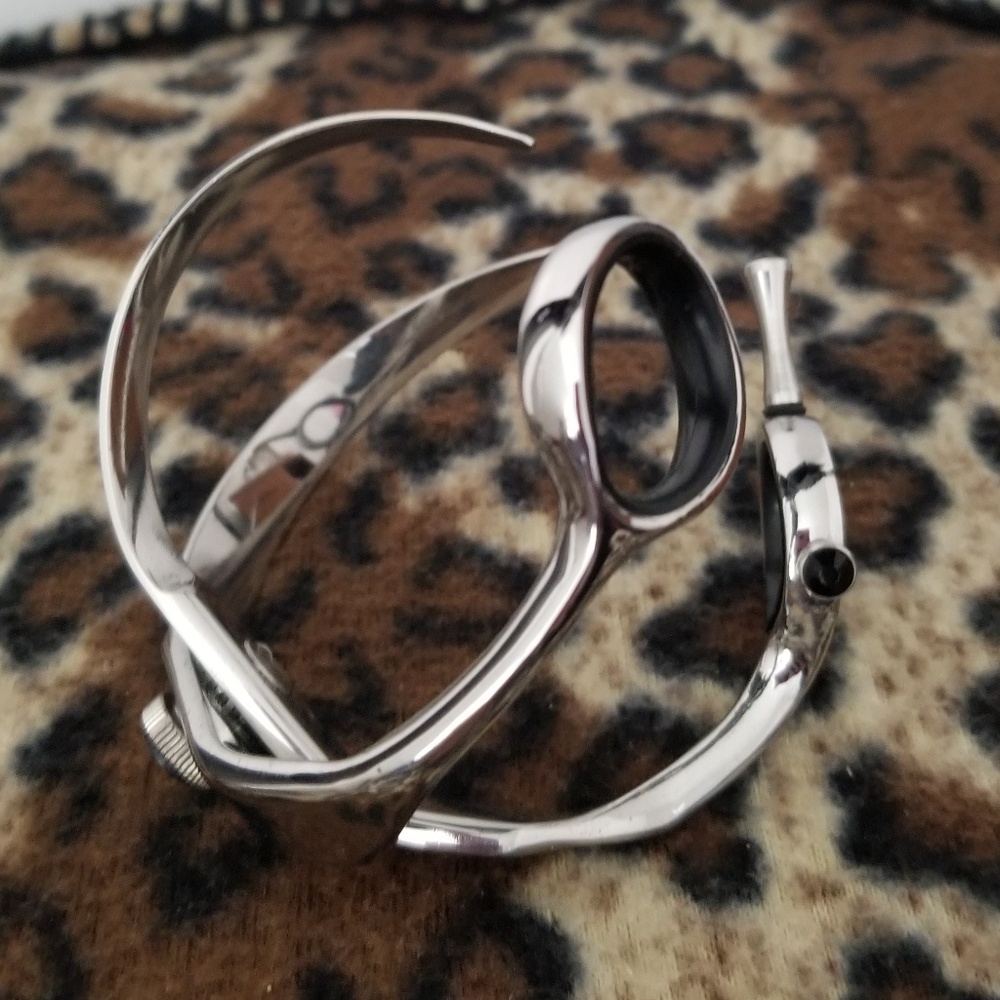 Scissors bracelet